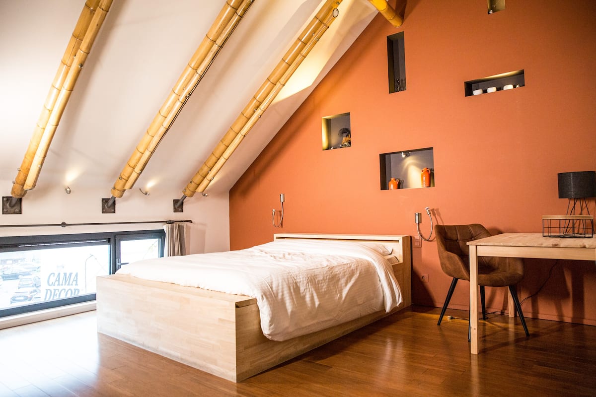 ROOM 2